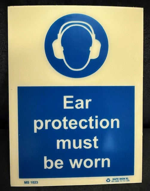 IMO-sign: Ear protection must be worn, 15 x 20 cm, art nr MS 1023